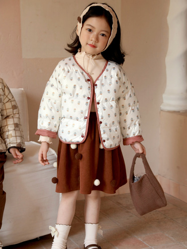 Children's down jacket lining for little girls and boys, with a floral design, wearable outside and washable down jacket.