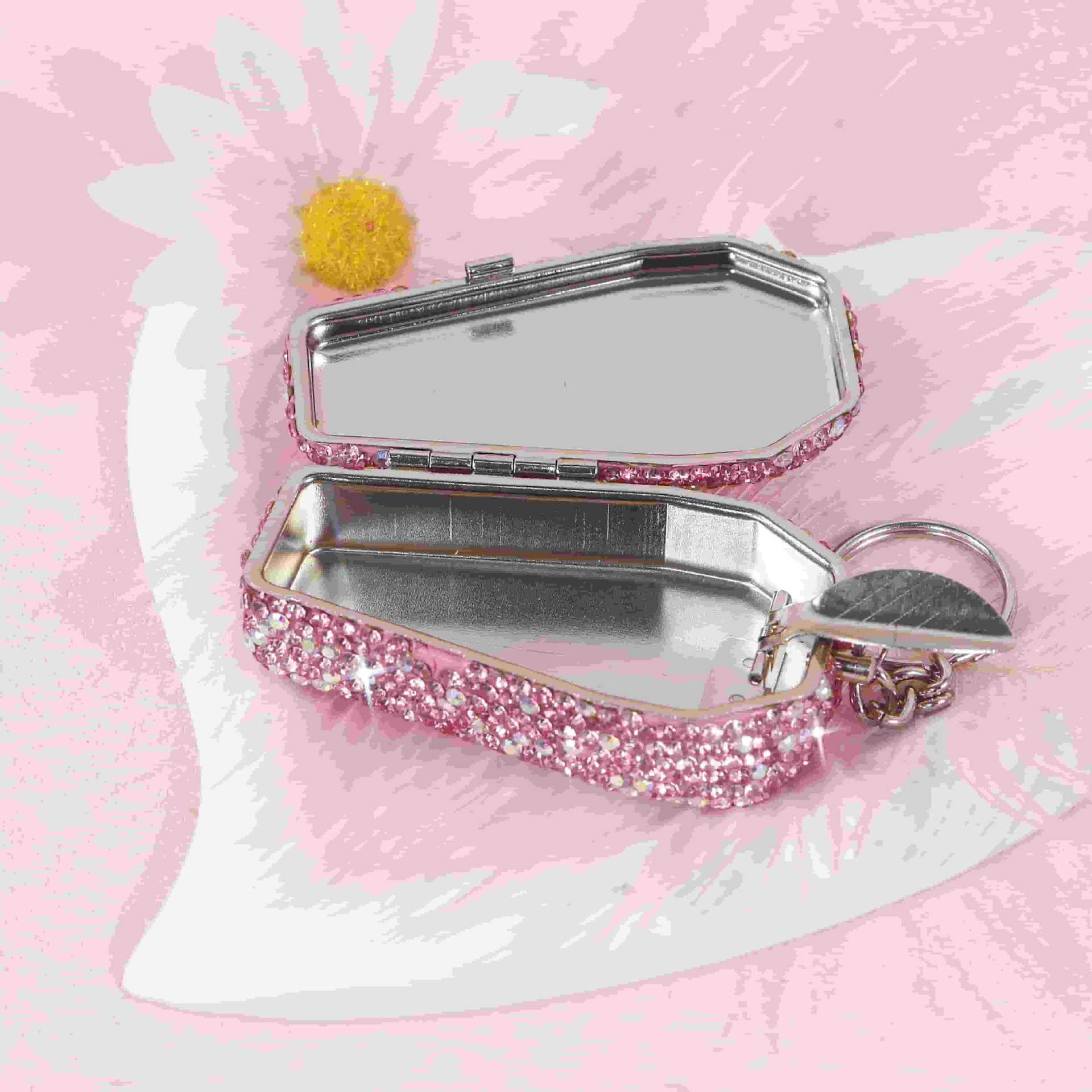 Cross-Border Hot-Selling Rhinestone-Encrusted Ashtray, Exquisite Full-Diamond Anti-Fly Ash Stainless Steel Creative Diamond-Encrusted Car Ashtray with Lid