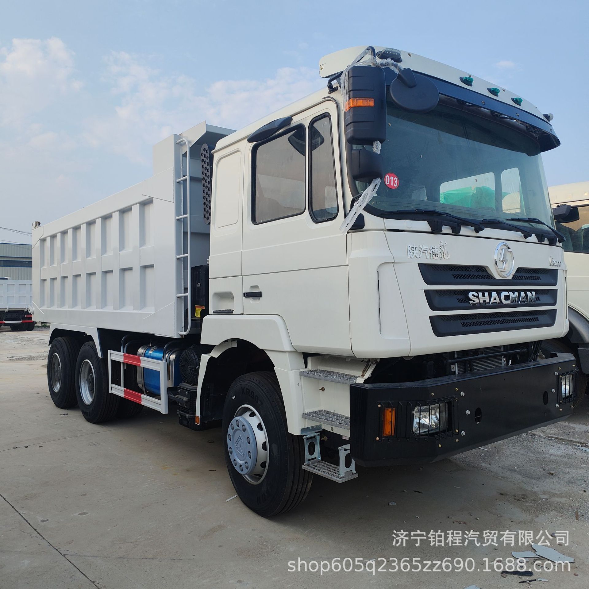 Cross-border export of Shaanqi Delong F3000 dump truck, 6*4 muck transport truck, ore engineering self-unloading truck