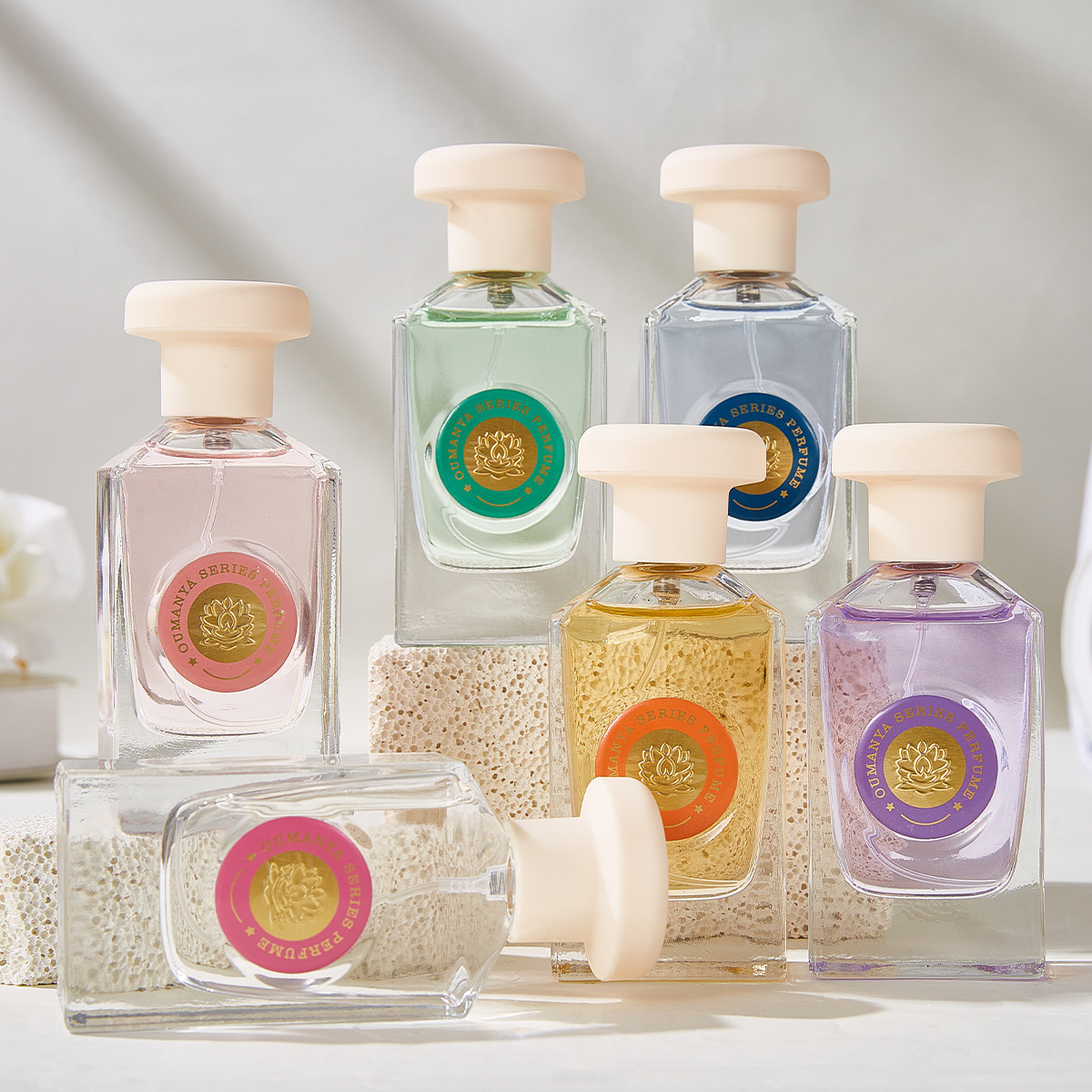 Fábrica directa de fragancias misteriosas fantasías frescas y naturales perfumes duraderos para hombres y mujeres perfumes transfronterizos del sudeste asiático al por mayor