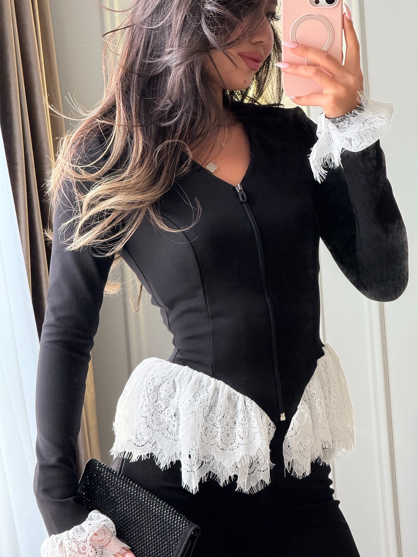 European and American Style Lace Patchwork Long-Sleeve Shirt for Women, 2026 Early Spring New Slim-Fit Design, Stylish Outerwear Top