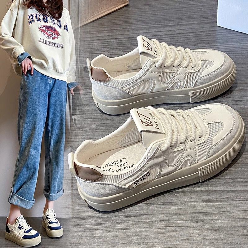 Zapatos deportivos o casuales de verano 2025 nuevos zapatos de entrenamiento de alta altura de malla transpirable zapatos blancos para estudiantes