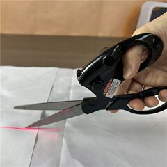 レーザーはさみ 赤外線誘導テーラーはさみ ペーパーカッター キッチン用品 日用品 クロスボーダー ホットセール