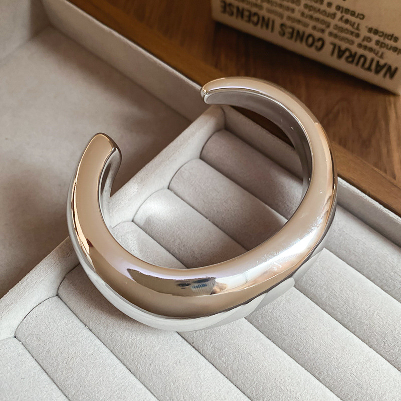 Pulsera de apertura irregular transfronteriza Pulsera de diseño de personalidad de nicho europeo y americano temperamento de moda joyería de sentido avanzado al por mayor