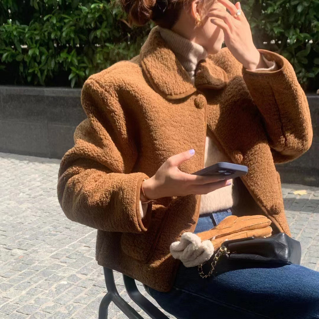 韩国ins秋冬装新品韩系百搭可爱减龄娃娃领别致包扣毛毛短外套女