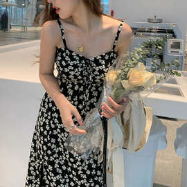 黑色碎花吊带连衣裙女2024夏季新款设计感减龄度假风裙子清凉