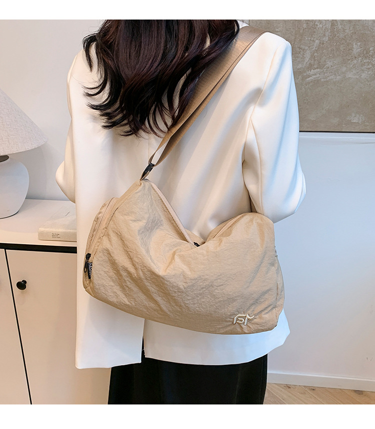 Crossbody tote bag, Korean style Instagram niche design women's bag, nylon fabric canvas bag, fashionable, casual and artistic single-shoulder bag details Picture