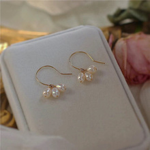 天然珍珠耳坠简约通勤强光小米粒S925银耳钩耳钉轻奢小众轻奢风