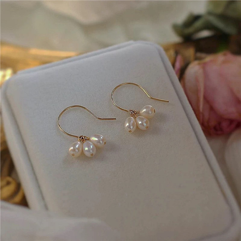 天然珍珠耳坠简约通勤强光小米粒S925银耳钩耳钉轻奢小众轻奢风