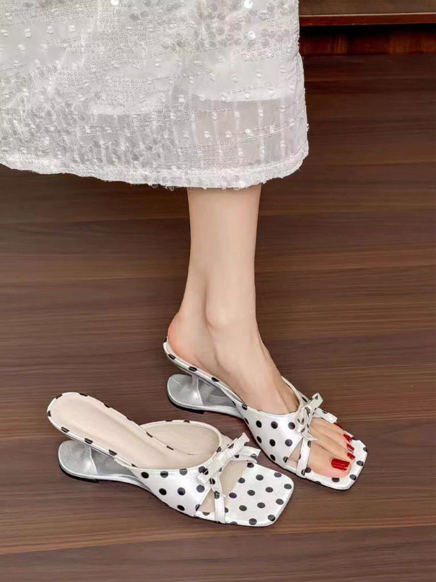 2026 nuevo estilo de verano francés arco nicho de cabeza cuadrada dedos de dedos puntos diarios zapatillas de talón poco profundo image 7
