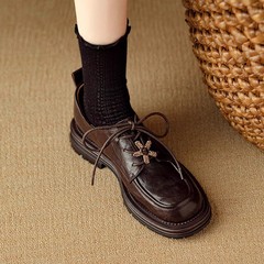 四季を通じて茶色の新型羊皮系の小さい靴の女性の英倫学院の風の丸い頭の太さと復古の靴の女性を着ることができます。