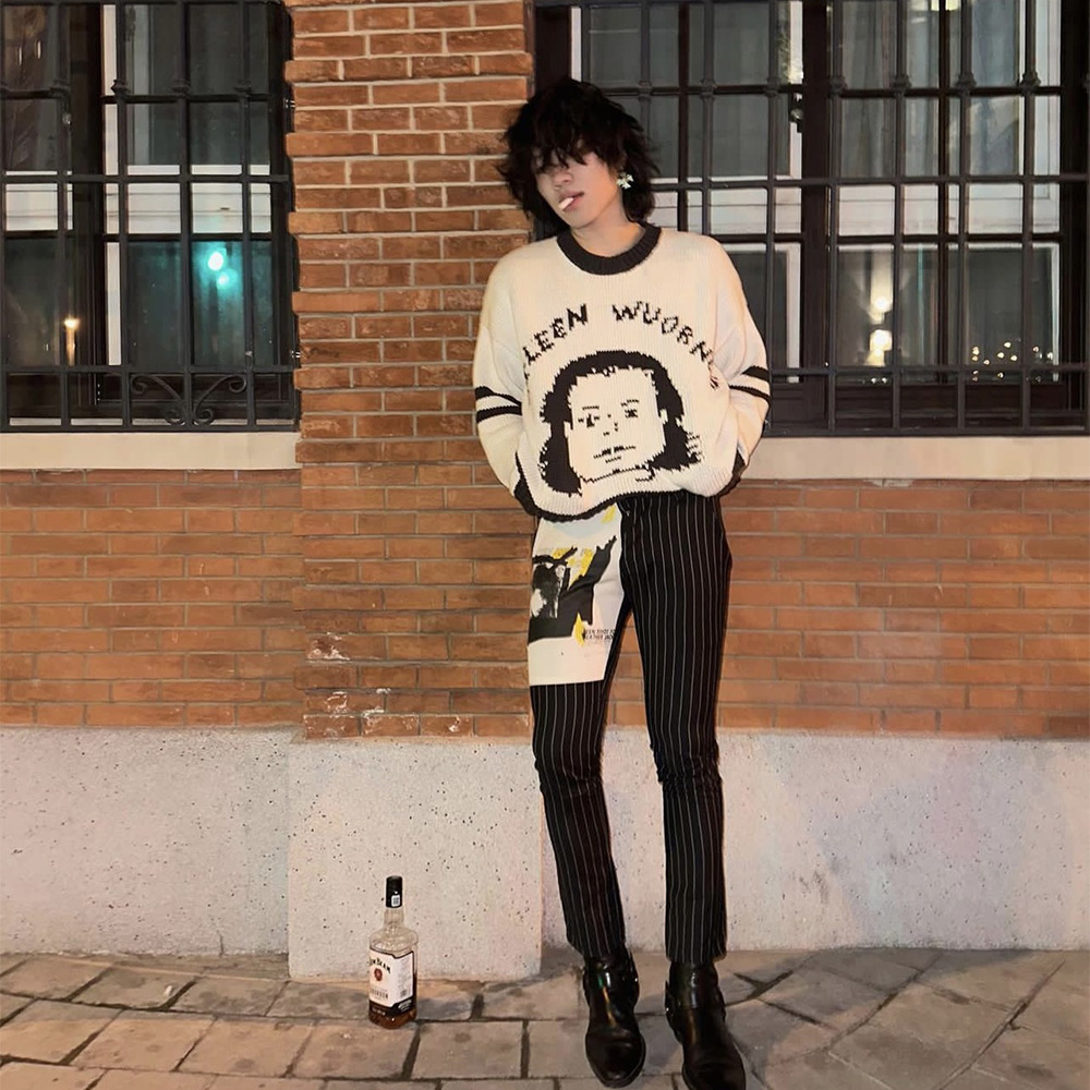 ERD melancólico rico de dibujos animados de segunda generación, suéter de color, suéter de punto relajado de cuello redondo, hombre y mujer.