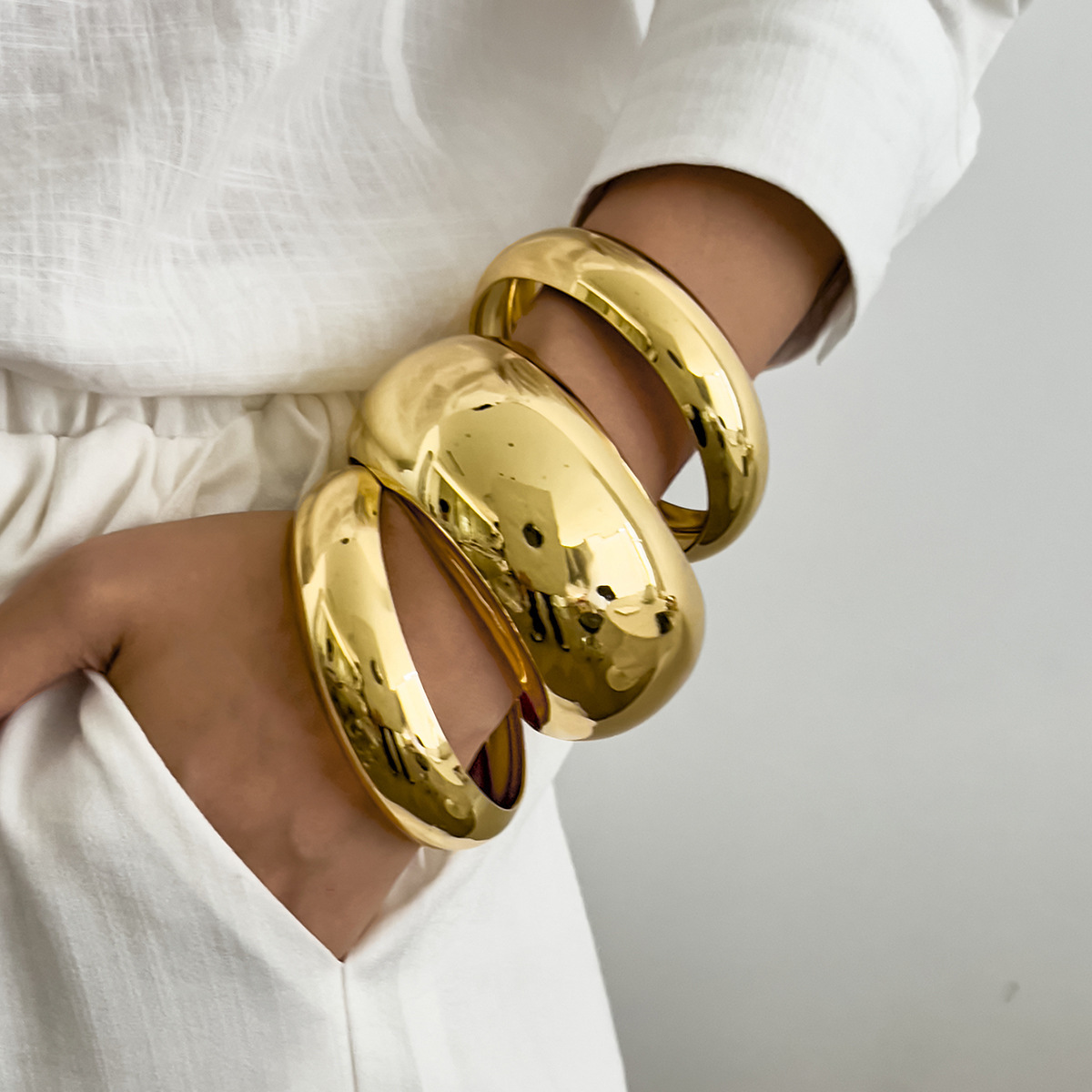 European and American Cross-Border Stylish Exaggerated Geometric Metal Arc Wide Bracelet for Women Fashion Ins Texture Plain Ring Glossy Bracelet