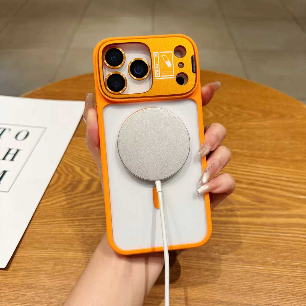 Aplicable a Apple 17 ProMax caso de teléfono móvil D2 soporte multidimensional caso de absorción creativo personalidad nuevo iPhone resistente a caídas