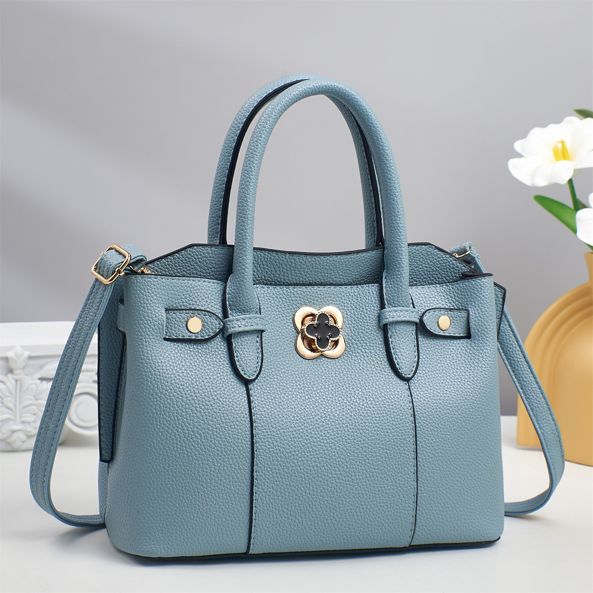 Bolsos bolsos de mujer de lujo ligero nuevo bolso de mujer simple y atmosférico temperamento bolso de hombro de madre