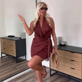 纯色设计感修身气质金色镶饰挂脖露背连衣裙女2025跨境欧美风新款