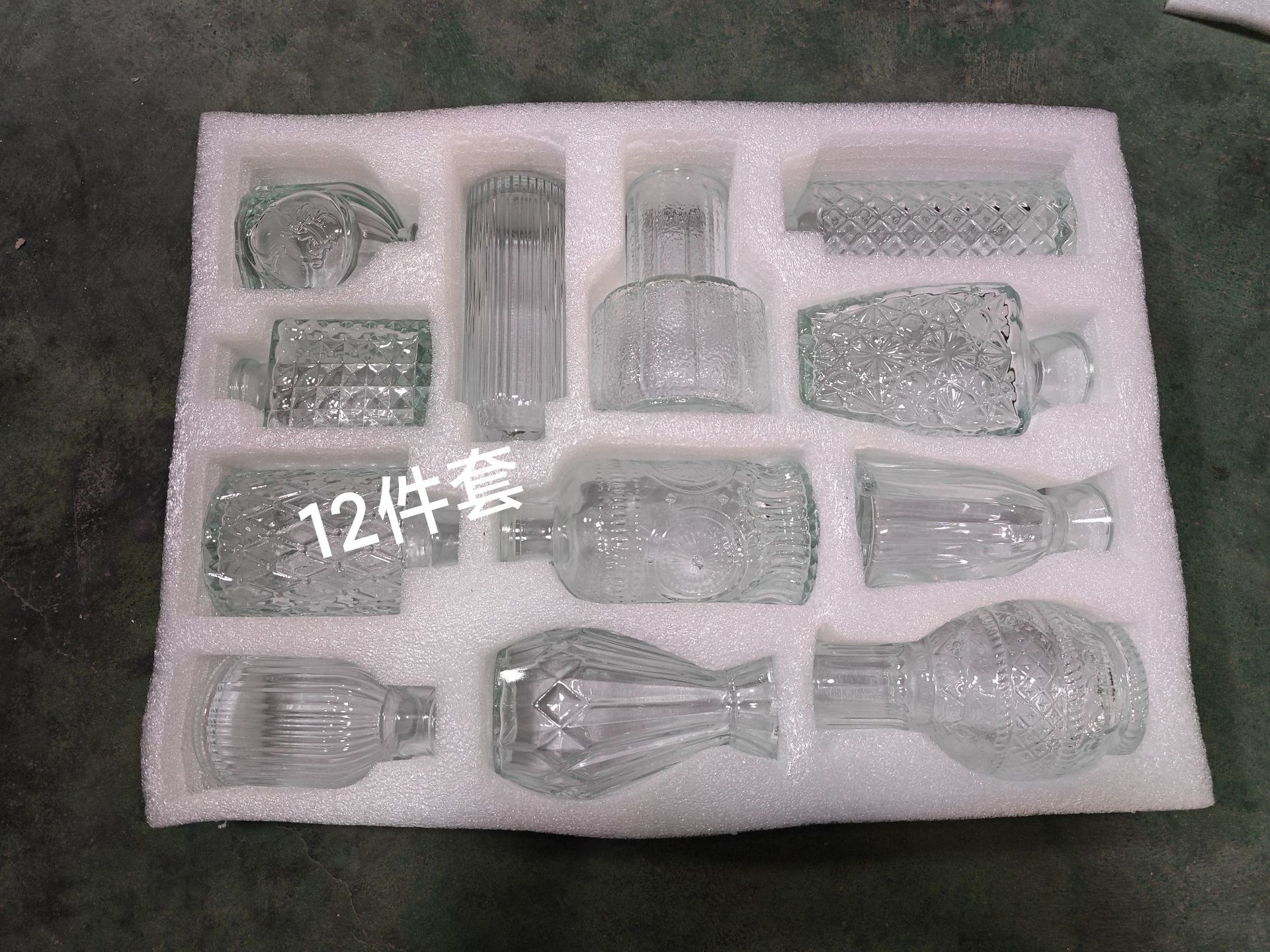 Conjunto de jarrón de vidrio transfronterizo en relieve pequeño transparente hidropónico flores sala de estar mesa comercio exterior decoración de vidrio adorno