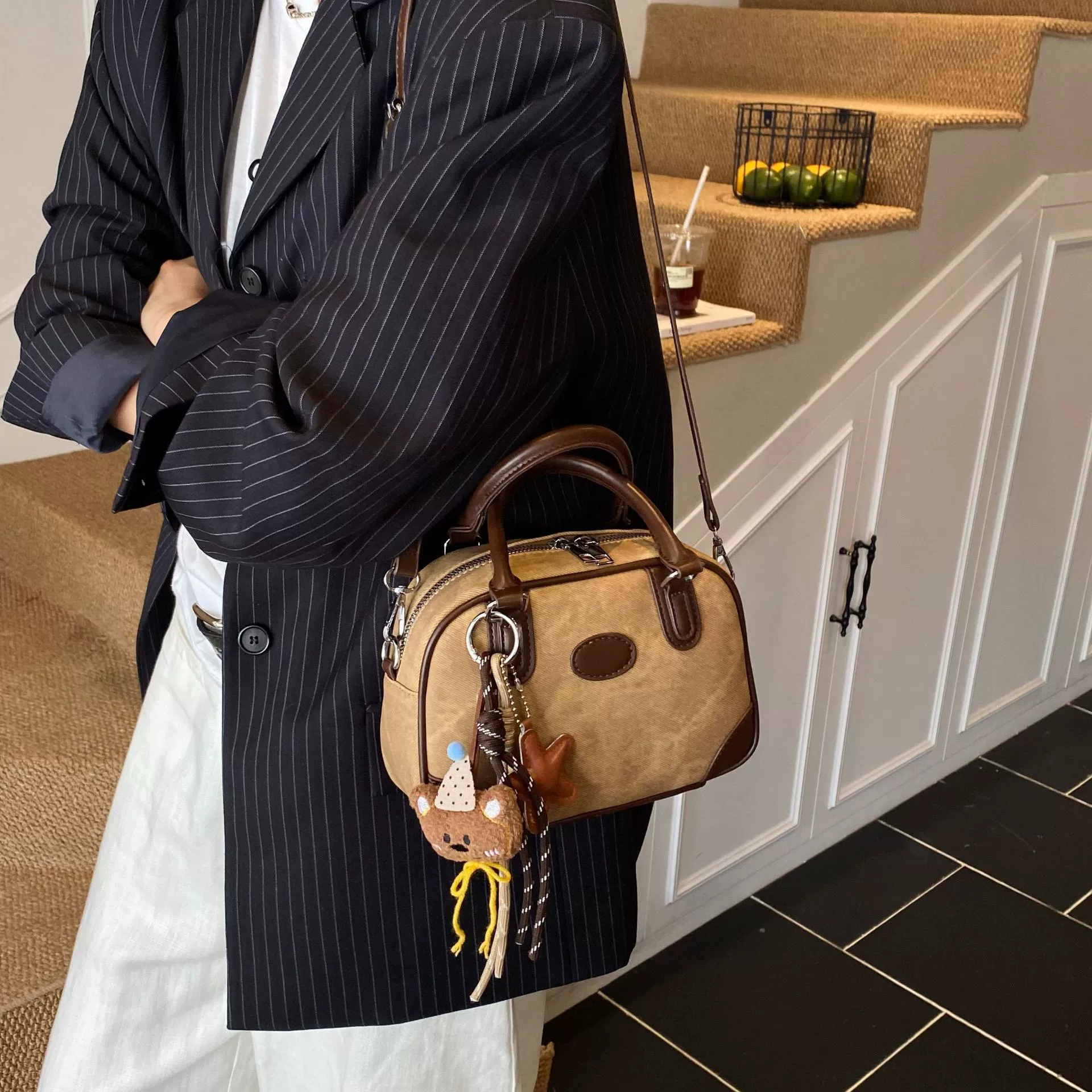 Demi-season retro handheld shoulder bag