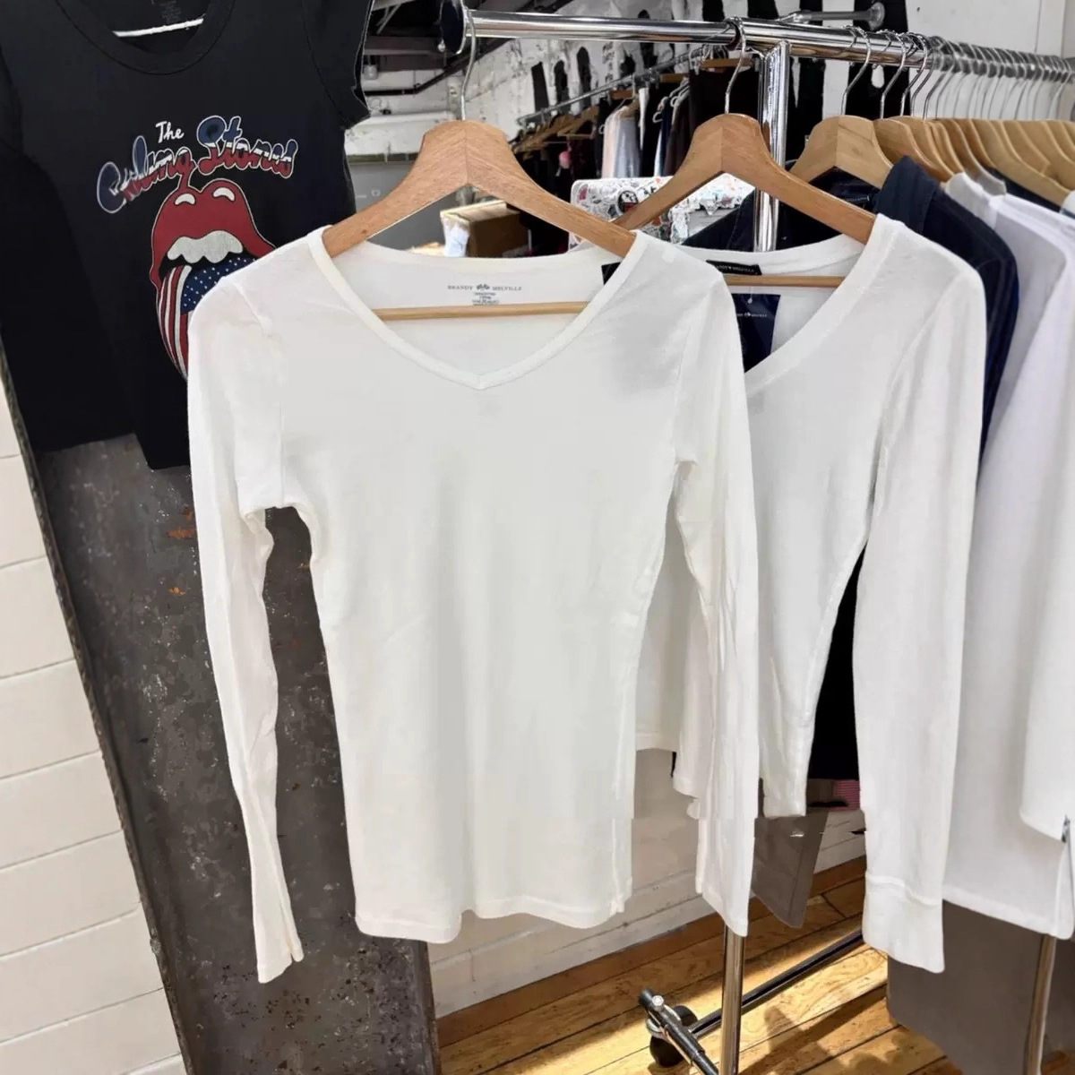 BM style new Zhao Lusi same style V-neck pullover long-sleeved knit T-shirt, solid color, versatile and slimming knit top.