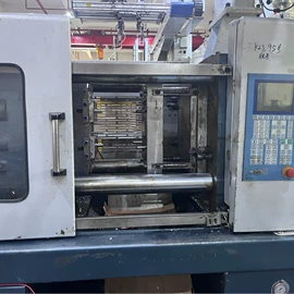 塑料模;注塑加工;数码充电器