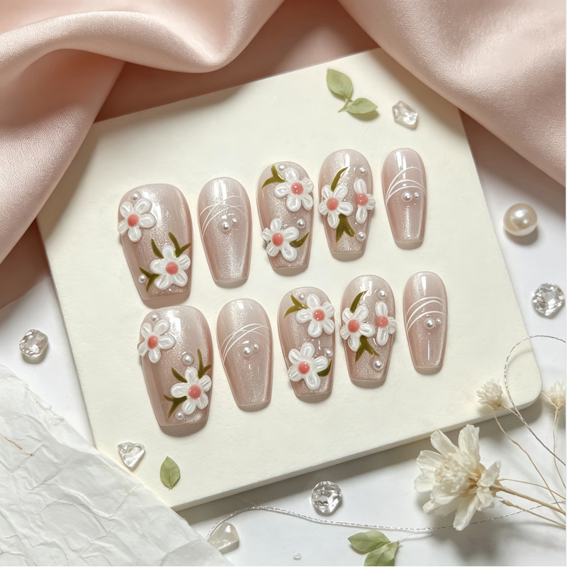 Simple, elegant, gentle, and soft, springtime floral cat-eye pearl European and American ins-style handmade hand-painted press-on nails Simple, elegant, gentle, and soft, springtime floral cat-eye pearl European and American ins-style handmade hand-painted press-on nails