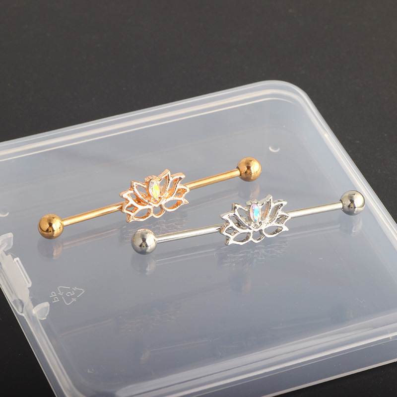 16G labret stud size and finish detail