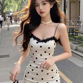 法式辣妹波点吊带连衣裙夏季新款修身蕾丝短裙拼接包臀裙子女