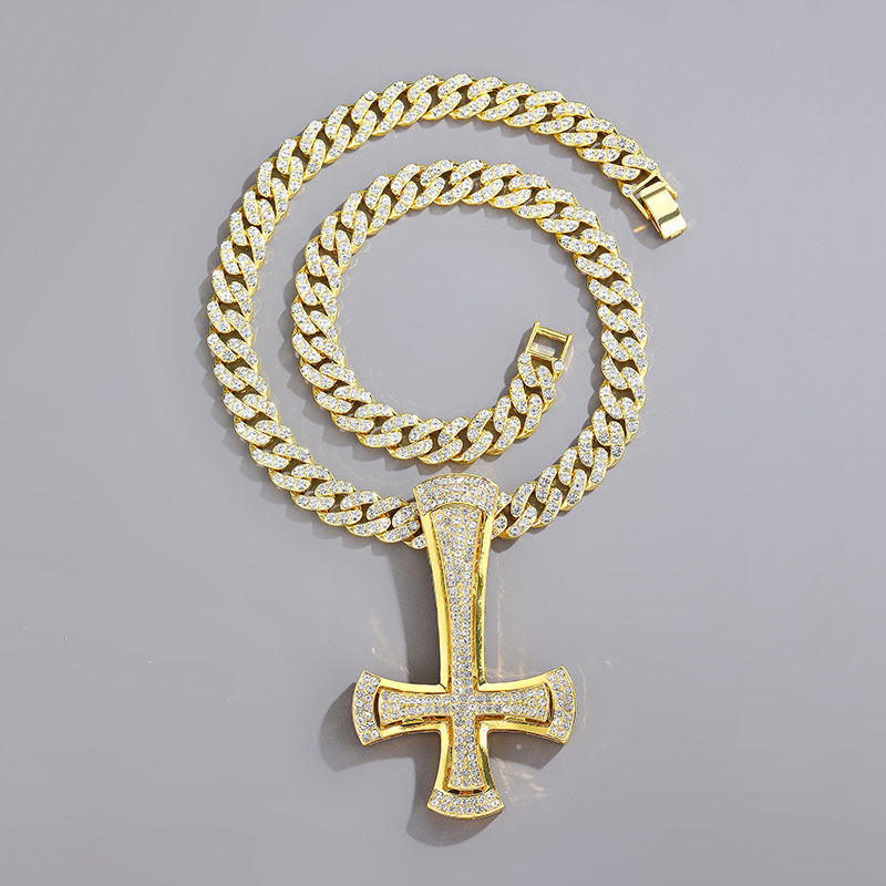 Explosiven Hip-Hop Diamant ëmgedréint Kräiz Anhänger Rock Nuetsclub Männer personaliséiert Halskette Bijouen_voghion.com