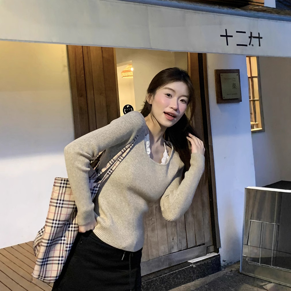 2024 디자인 센스 페이크 투피스 스티칭 목 니트 스웨터 여성의 겨울 세련된 슬림 핏 짧은 내부 탑