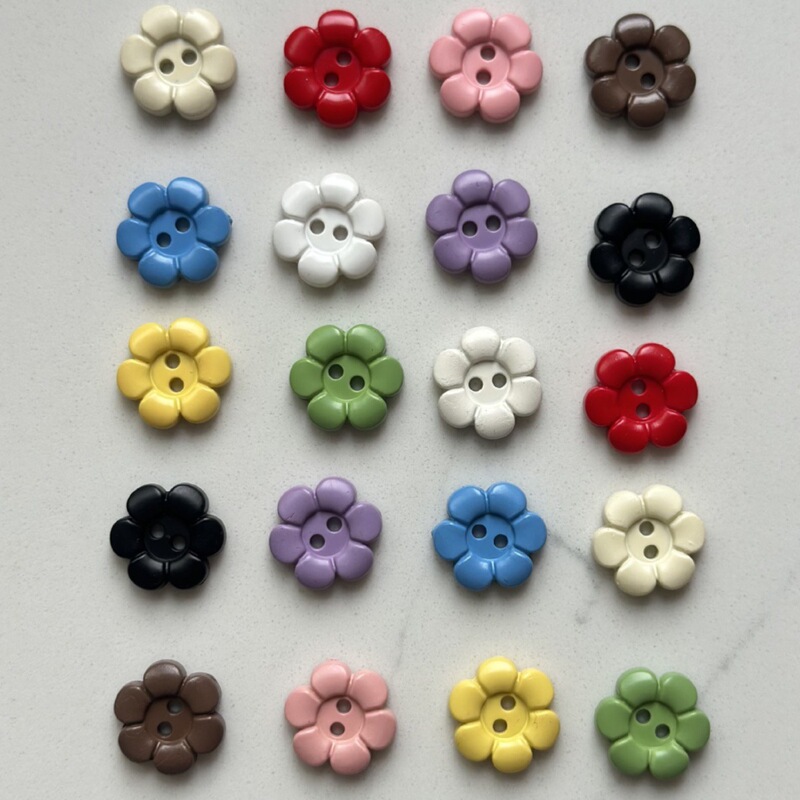 Plastic Colorful Two-Hole Hand-Sewn Buttons Cartoon Children's Flower Buttons for Coats and Sweaters Clothing Flower Buttons Plastic Colorful Two-Hole Hand-Sewn Buttons Cartoon Children's Flower Buttons for Coats and Sweaters Clothing Flower Buttons