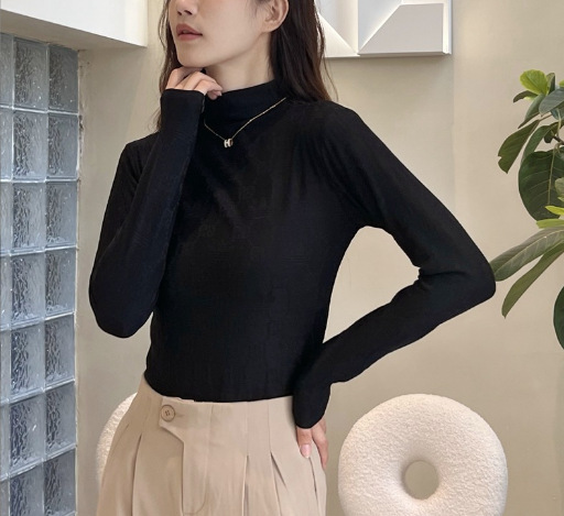 厳格にベルベットの半高襟ジャカードのシャツを選んだ女性は秋冬に肌を合わせて長袖の上着を着て痩せている|undefined