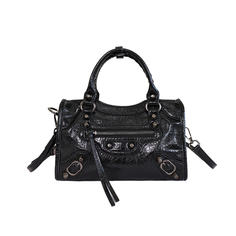 High-end sensitividad portátil clavos locomotora almohada bolso para mujeres 2026 nuevo cross-border fresco bolso de hombro de estilo de mujer