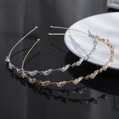 Hairband with cat's eye stone and bright diamonds, suitable for various occasions, exudes a sweet and elegant charm, a must-have for every young girl.