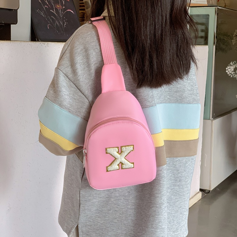 2026 nueva bolsa de niños 26 letras inglesas bolsas de pecho de color sólido para niños y niñas bolsas de mini bebé ligeras