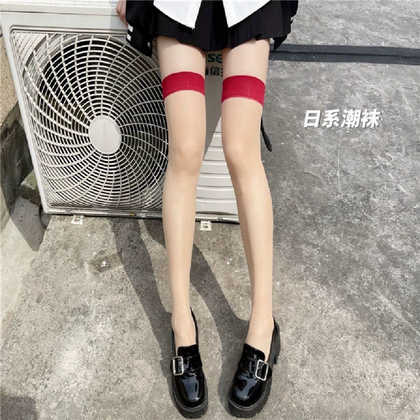 Skin red beside the knee socks