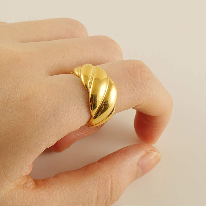 Moda transfronteriza de acero inoxidable 18k oro anillo geométrico femenino de acero de titanio personalidad de moda abierto anillo ajustable femenino