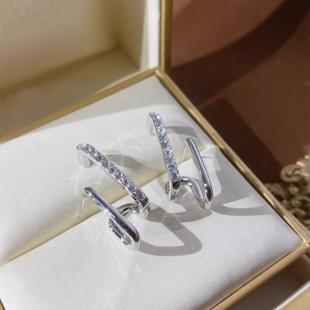 Aretes de diseño geométrico de alta calidad aretes de diamante nuevos aretes de moda coreanos aretes de color rojo temperamento aretes de moda para mujeres