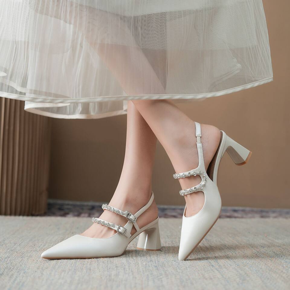 Giày sandal cao gót nữ mũi nhọn gót thô hở gót kiểu Mary Jane đính đá, gót 6–8 cm — Màu bạc, Màu trắng ngà