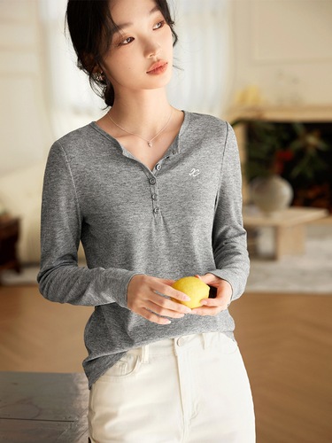 Casual Minimalist V-neck Long-sleeve T-shirt for Women, Spring Season, Letter Embroidery Design Top