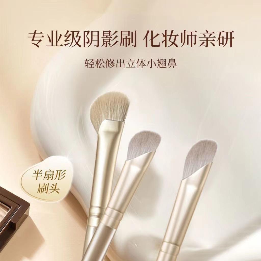 跨境專供鼻影刷半扇形斜頭化妝刷 4
