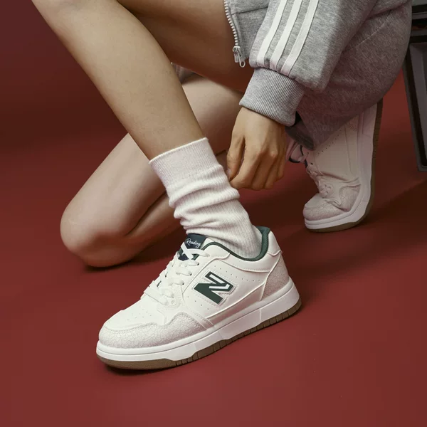 Plus New Balance Retro Sneakers for Men and Women, Versatile Thick-Soled Height-Increasing White Shoes, Couple Casual Sports Shoes, Dad Shoes