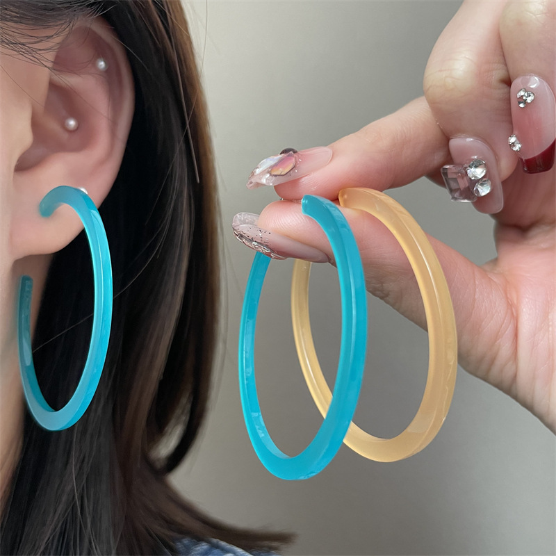 Acrylic geometric earrings for leisure