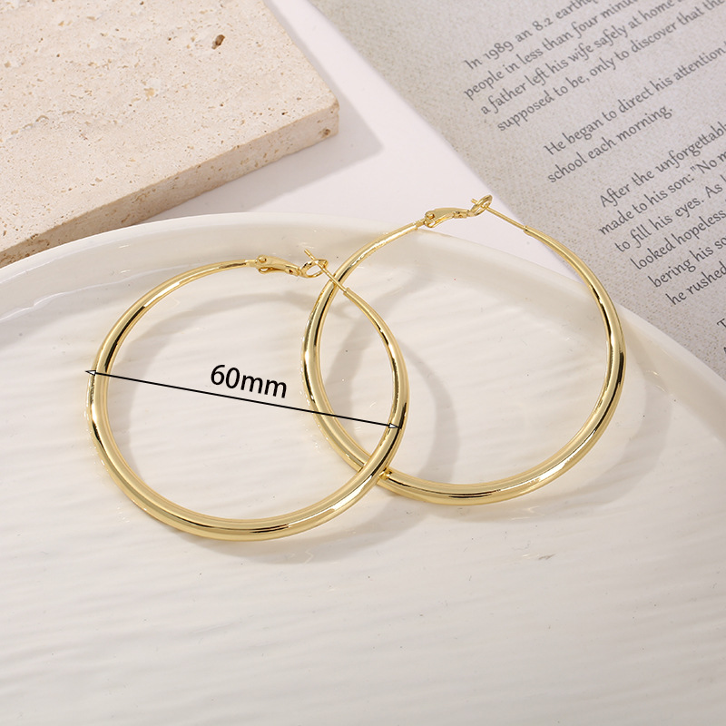 Amazon moda popular cobre plateado 18K oro hueco brillante pendientes creativo europeo y americano exagerado Comercio exterior pendientes al por mayor