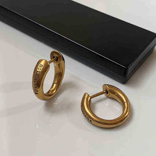 French-style temperament gold metal round hoop earrings with a misty matte sanding, simple and grand, high-end, light luxury ear hooks made of copper