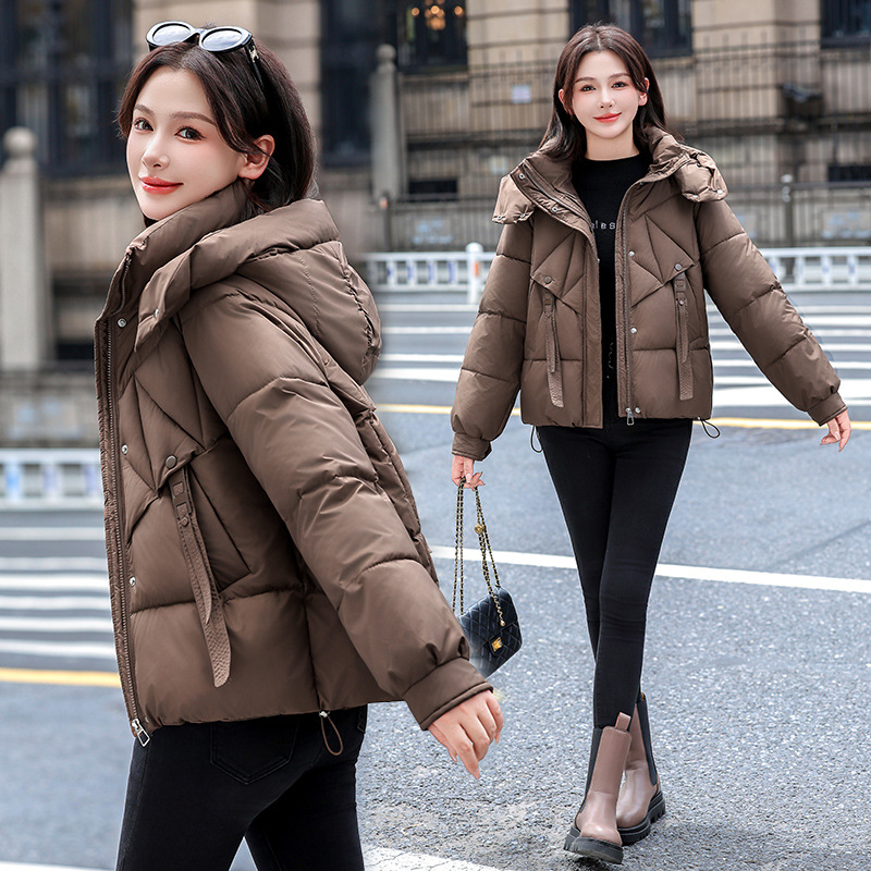 Corea con capuchón corto de algodón para mujeres en invierno 2025 nuevo hombre pequeño suelto y grueso abrigo de algodón esponjoso moda