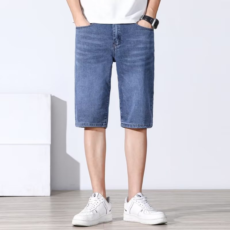 Pantalones de cinco puntos casuales elásticos de verano fino de los hombres de moda de mezclilla 2023