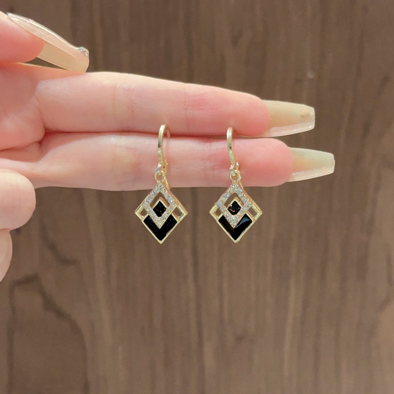 black geometric fashionable elegant universal small design earrings