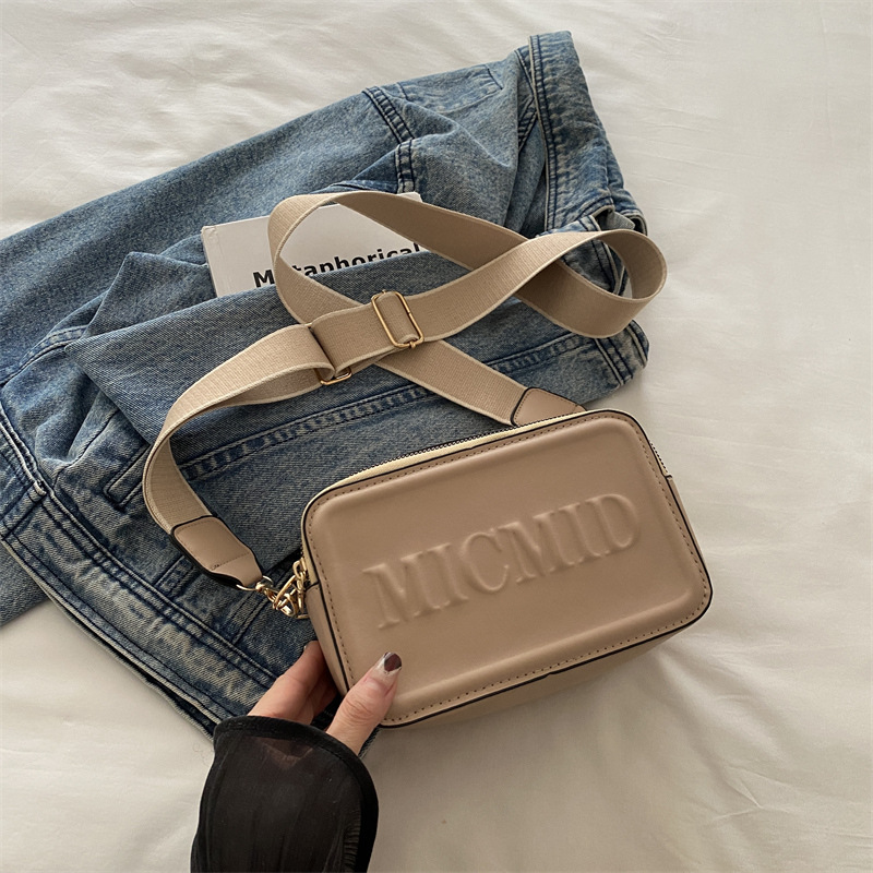 Tendencia simple bolso pequeño otoño / invierno 2024 nuevo estilo de moda impresión de letras bolso de hombro casual versátil mochila