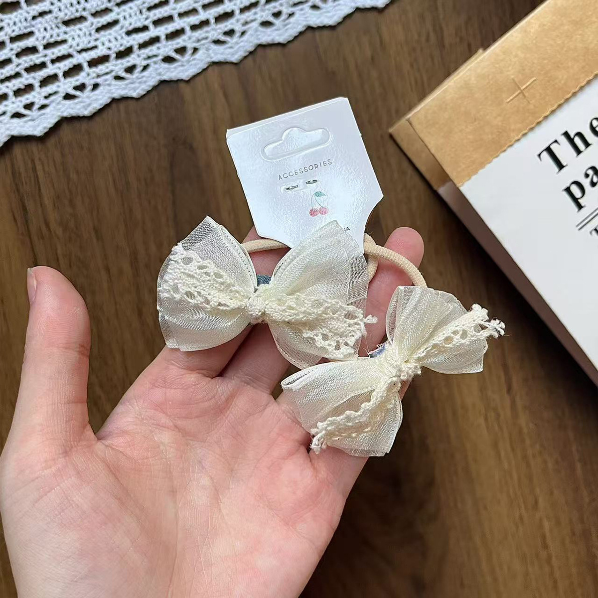 Nuevo lindo encaje arco clip para el cabello niños flores bordadas perlas lateral frises clip para el cabello