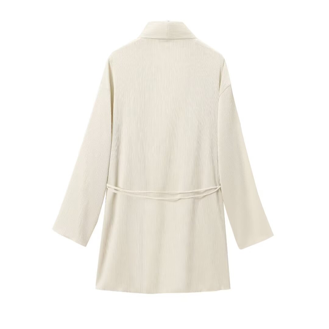 Damesløyfedekorasjon med små folder og yttertøy i kimonostil for dameklær_voghion.com